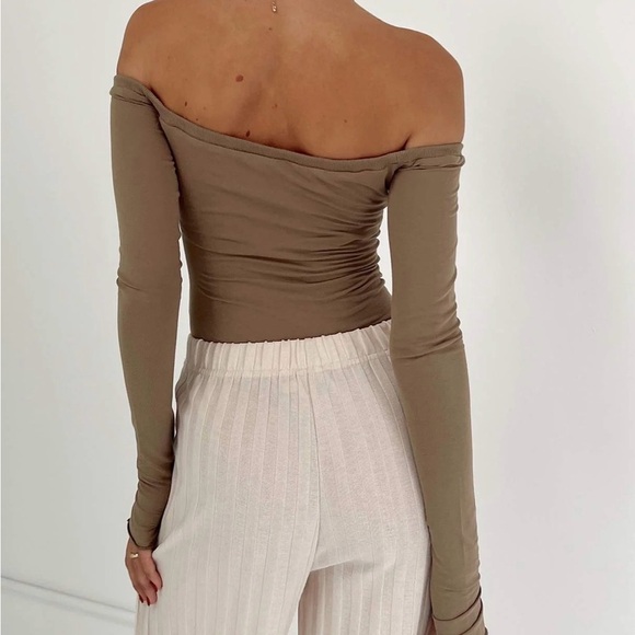 Princess Polly Light Brown Off Shoulder Long Sleeve Bodysuit Women’s Size 2 - Picture 7 of 7